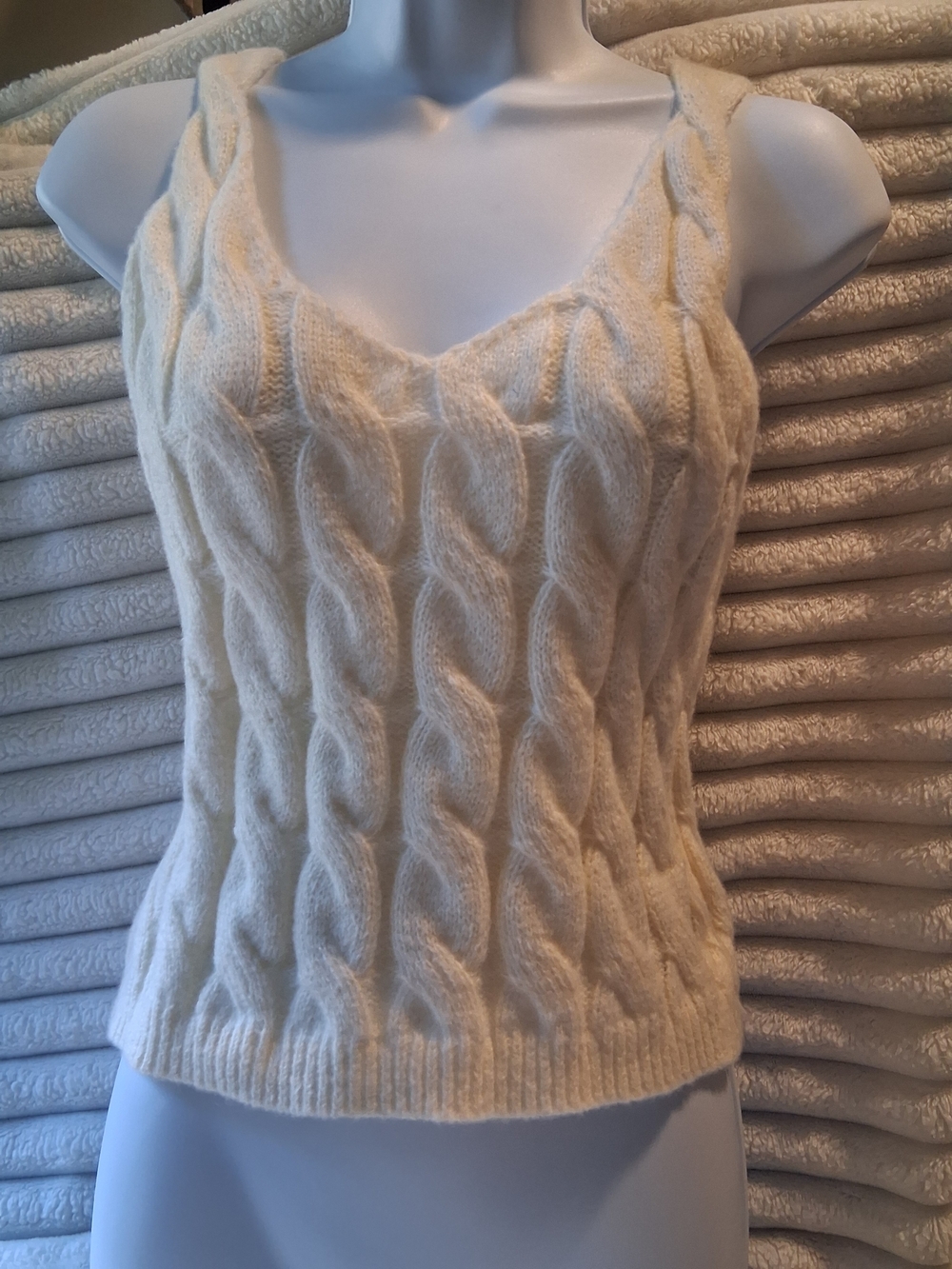 SHEIN Cream Cable Knit Sweater Tank Top.small